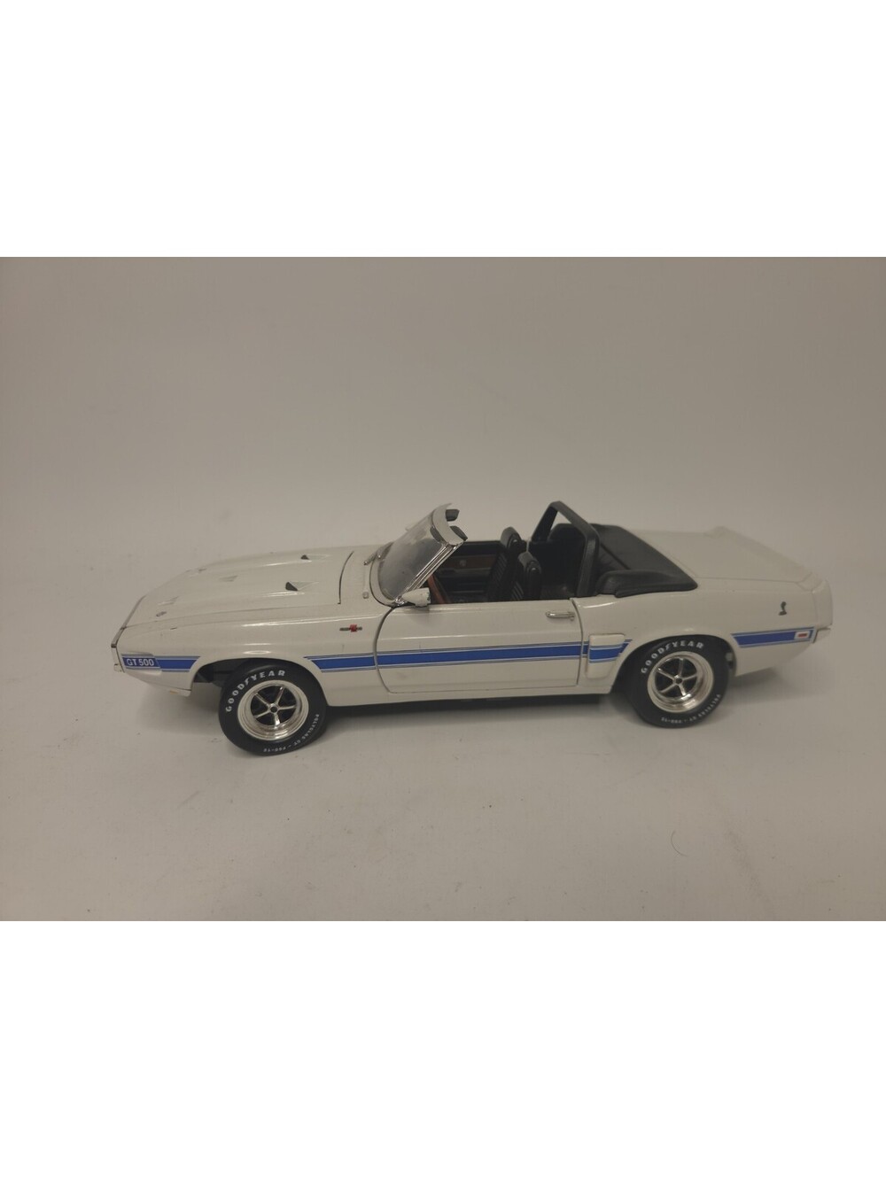 Ertl 1969 Shelby GT-500 Convertible White & Blue 1/18 Diecast American Muscle